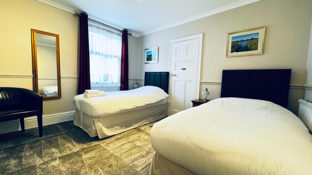 Fairlawns Guest House بانبيري المظهر الخارجي الصورة