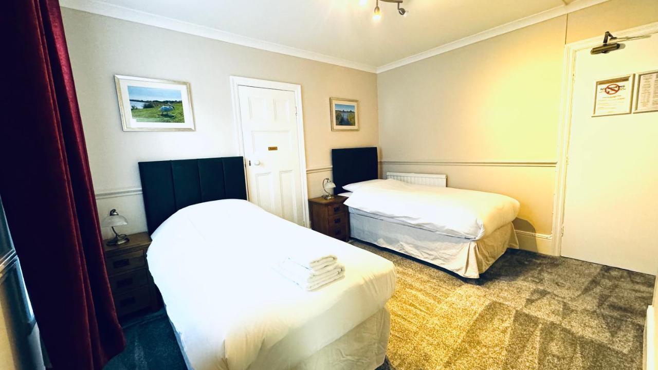 Fairlawns Guest House بانبيري المظهر الخارجي الصورة
