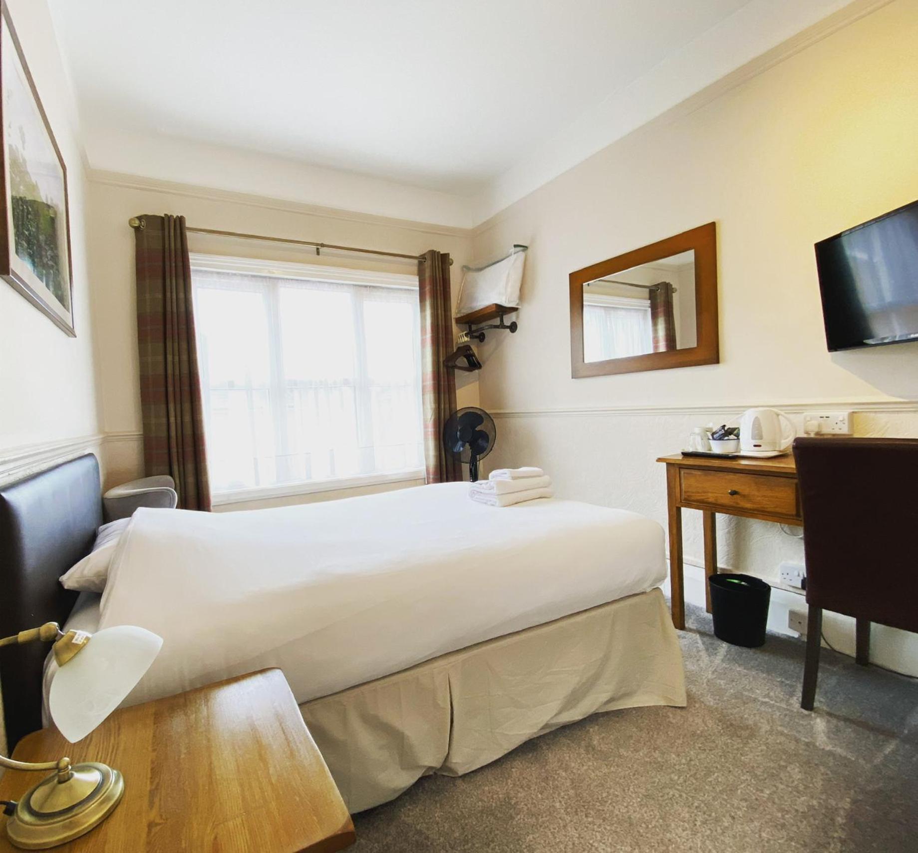 Fairlawns Guest House بانبيري المظهر الخارجي الصورة