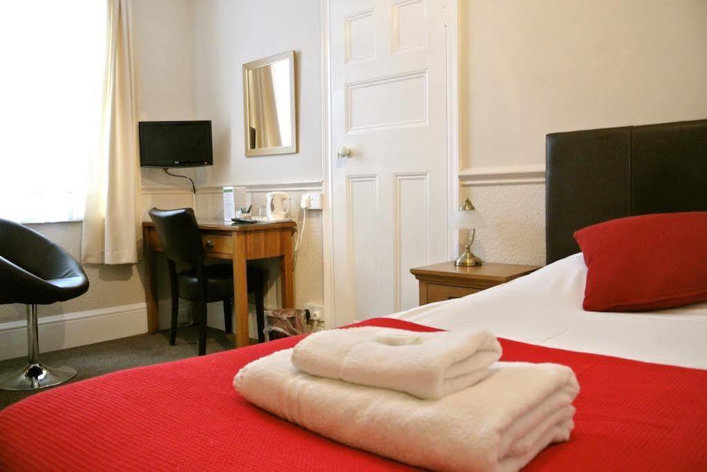 Fairlawns Guest House بانبيري المظهر الخارجي الصورة